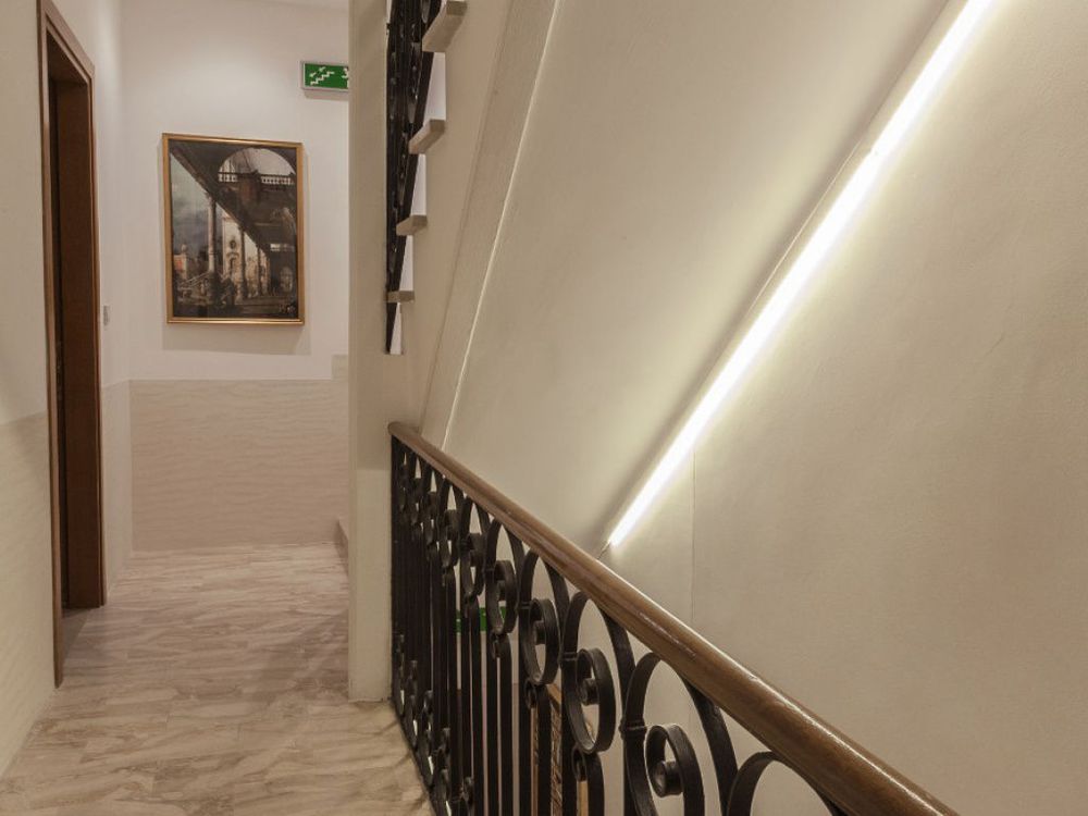 Ca' San Trovaso - 6 Rooms Венеция Экстерьер фото