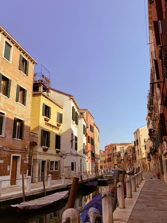 Ca' San Trovaso - 6 Rooms Венеция Экстерьер фото