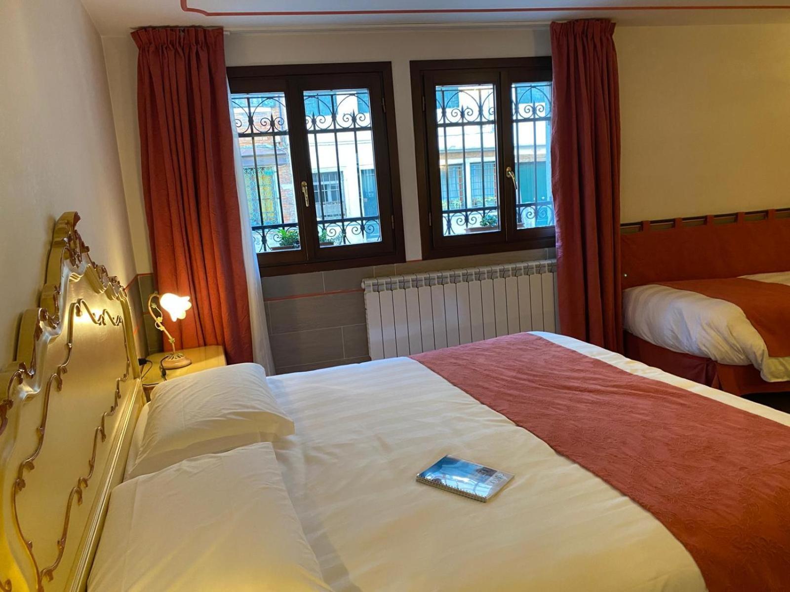 Ca' San Trovaso - 6 Rooms Венеция Экстерьер фото