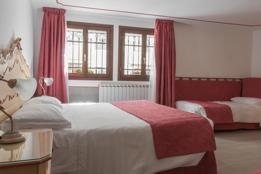 Ca' San Trovaso - 6 Rooms Венеция Экстерьер фото
